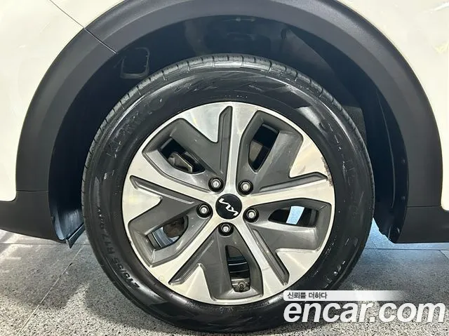 Kia Niro — Фото автомобиля 20