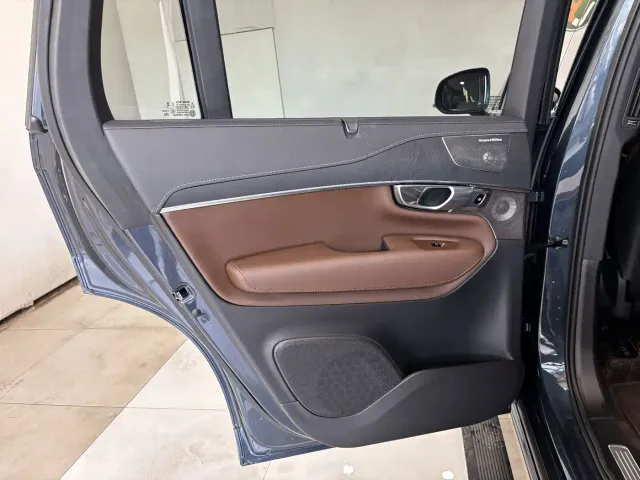 Volvo XC90 — Фото автомобиля 21