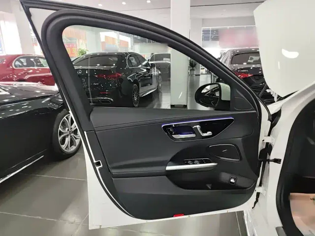 Mercedes-Benz C-Class — Фото автомобиля 16
