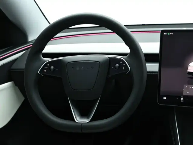 Tesla Model Y — Фото автомобиля 15