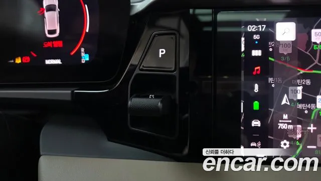 Porsche Macan Electric — Фото автомобиля 12