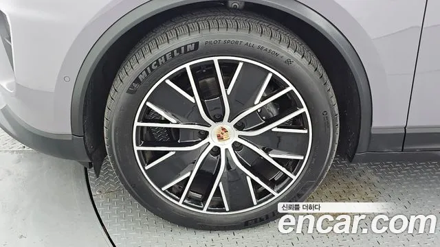 Porsche Macan — Фото автомобиля 5