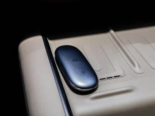 Li Auto MEGA — Фото автомобиля 16