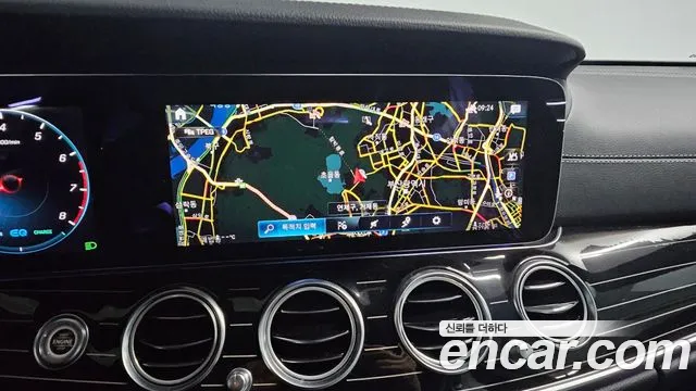 Mercedes-Benz E-Class — Фото автомобиля 10