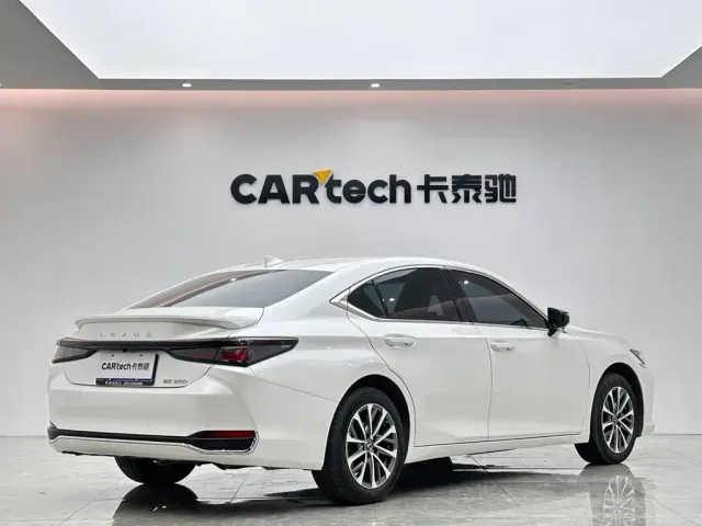 Lexus ES — Фото автомобиля 5