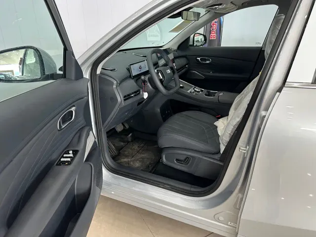 Geely Galaxy Starship 7 EM-i — Фото автомобиля 5