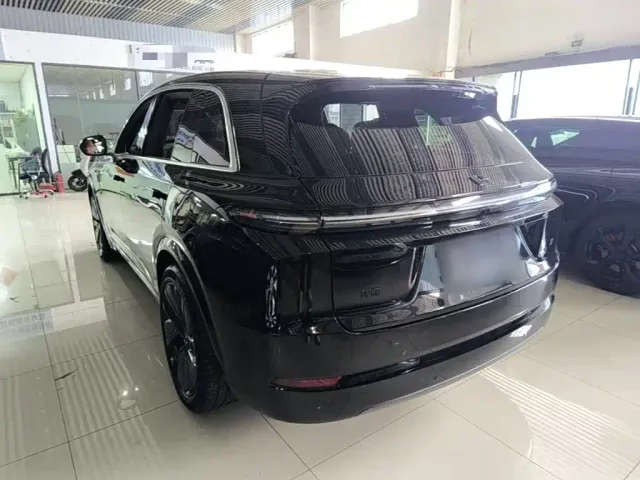 Li Auto L7 — Фото автомобиля 4