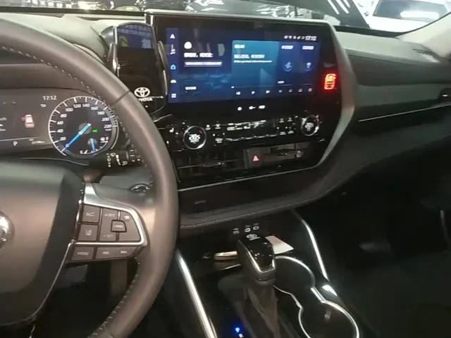 Toyota Highlander — Фото автомобиля 12