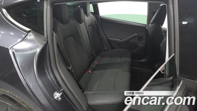 Tesla Model 3 — Фото автомобиля 18