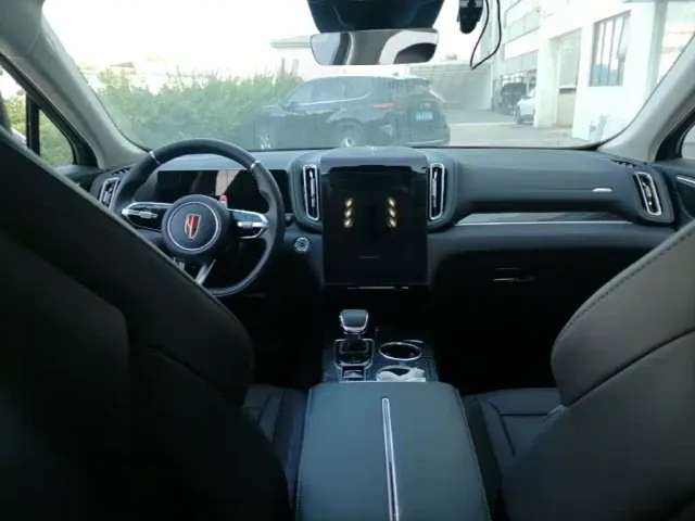 Hongqi Hongqi HS3 PHEV 2024 PHEV 115km Power Edition — Фото автомобиля 13