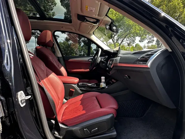 BMW iX3 — Фото автомобиля 11