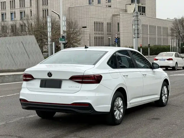 Volkswagen Lavida — Фото автомобиля 8