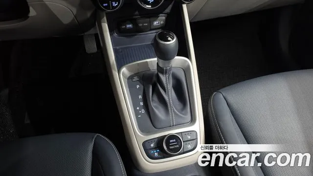 Hyundai Venue — Фото автомобиля 9