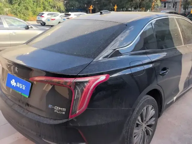 Hongqi E-QM5 — Фото автомобиля 3