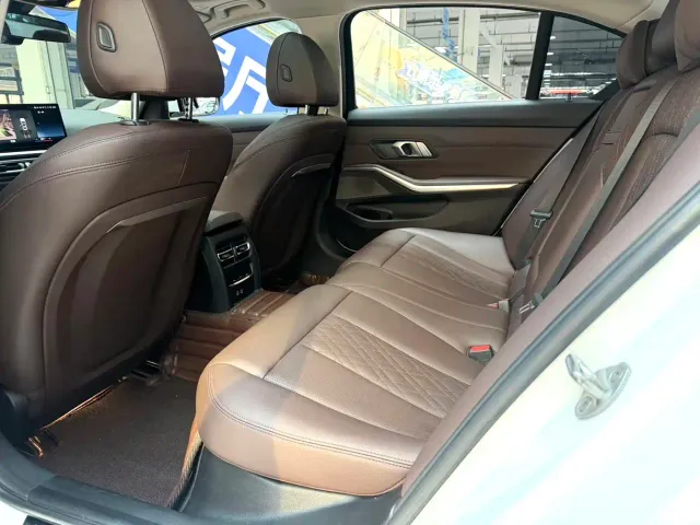 BMW 3 Series — Фото автомобиля 9