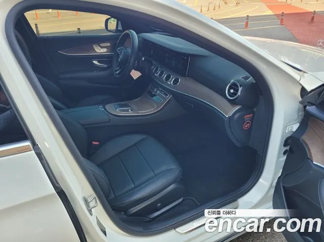 Mercedes-Benz E-Class — Фото автомобиля 13