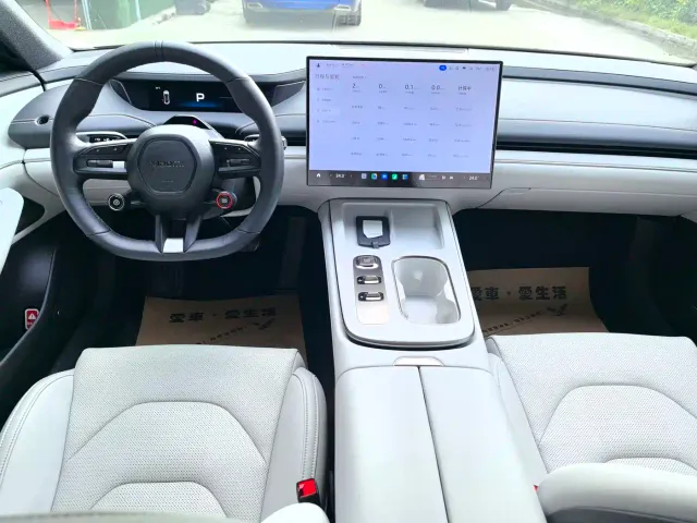 Xiaomi SU7 — Фото автомобиля 15