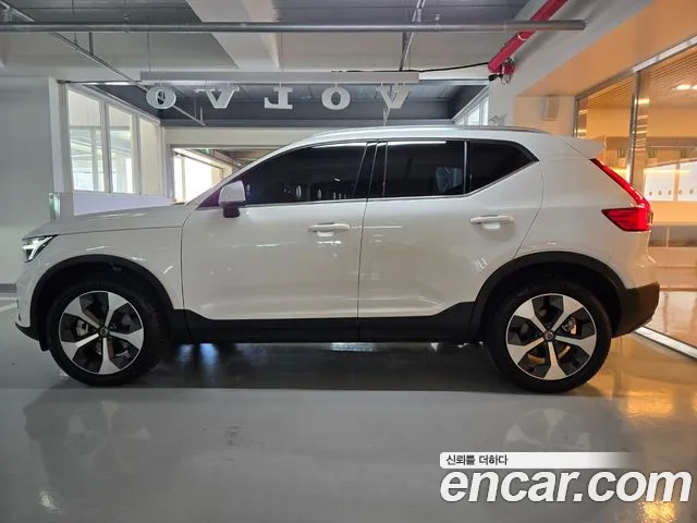 Volvo XC40 — Фото автомобиля 18