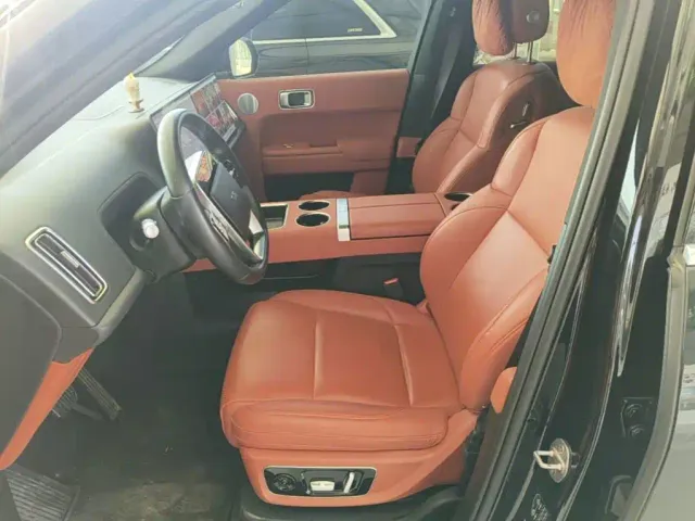 Li Auto L9 — Фото автомобиля 14