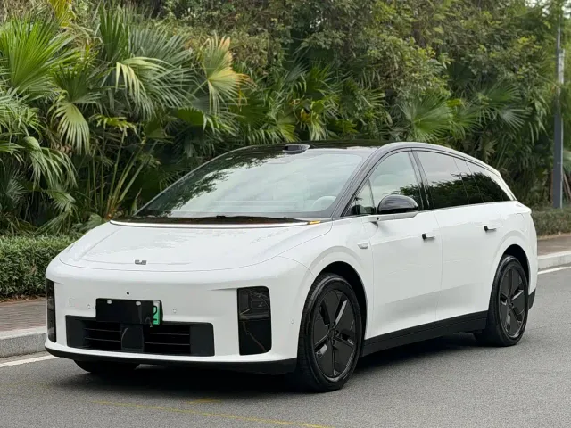 Фотография автомобиля — Li Auto i6