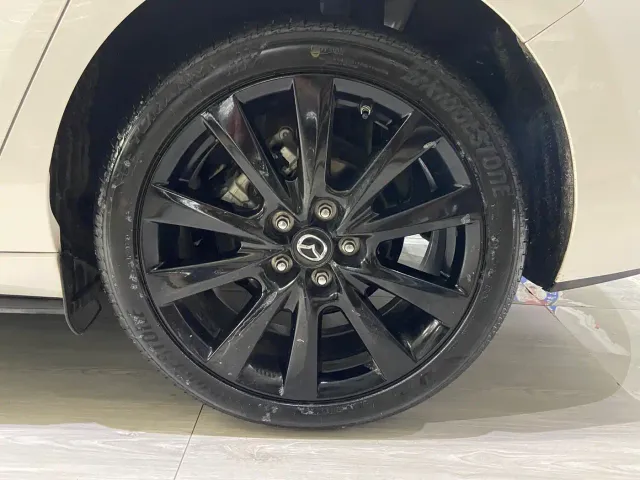 Mazda Axela — Фото автомобиля 10