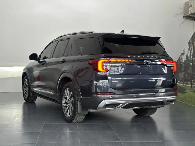 Ford Explorer — Фото автомобиля 6