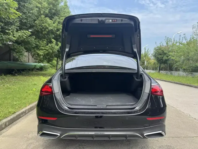 Mercedes-Benz E-Class — Фото автомобиля 19