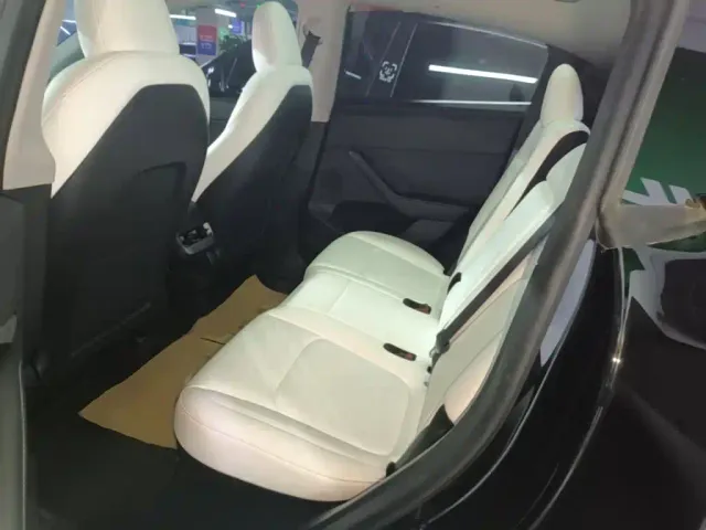 Tesla Model Y — Фото автомобиля 16