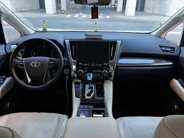 Toyota Vellfire — Фото автомобиля 9