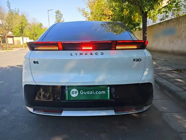 Lynk & Co Z20 — Фото автомобиля 5