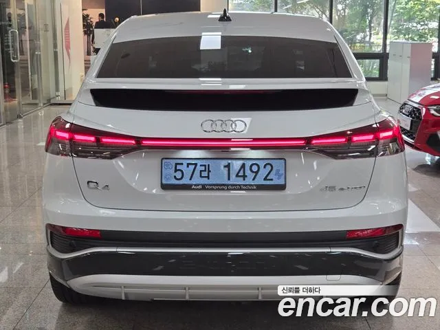 Audi Q4 e-tron — Фото автомобиля 4