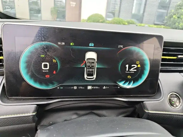 Roewe RX5 — Фото автомобиля 7