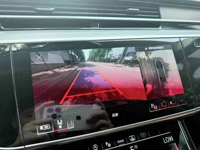 Audi A8 — Фото автомобиля 12