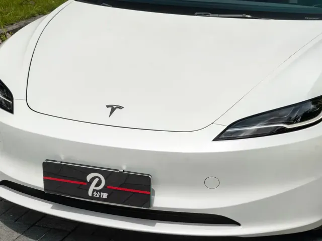 Tesla Model 3 — Фото автомобиля 8