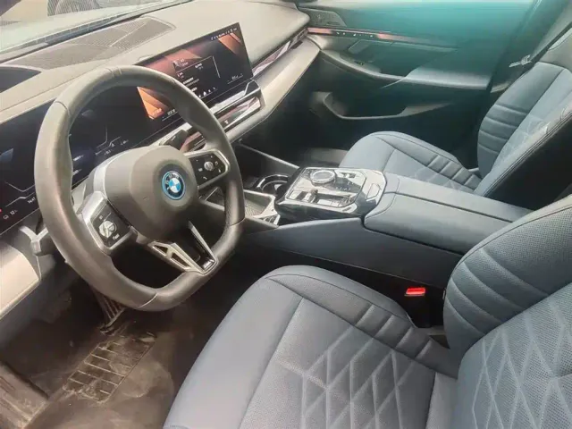 BMW i5 — Фото автомобиля 8