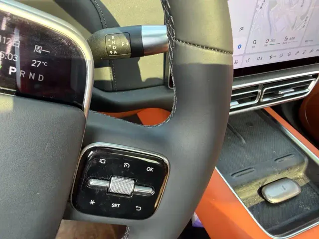 Li Auto L8 — Фото автомобиля 10