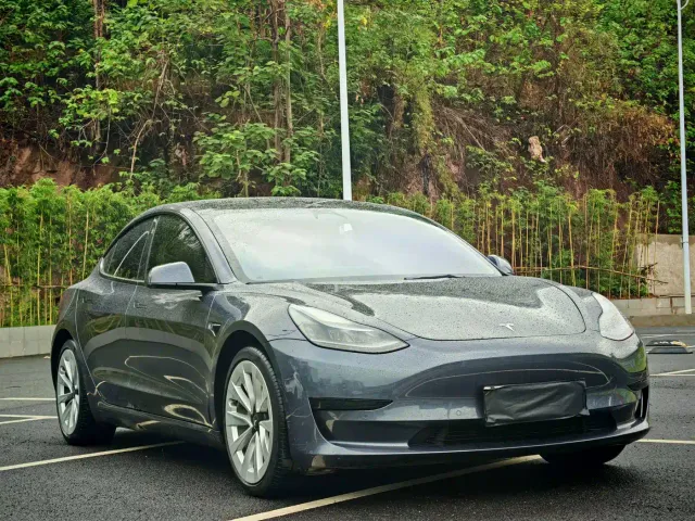 Tesla Model 3 — Фото автомобиля 3