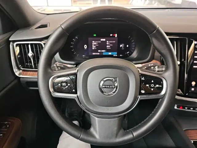 Volvo S60 — Фото автомобиля 10