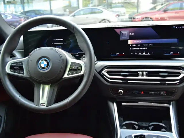 BMW i4 — Фото автомобиля 8