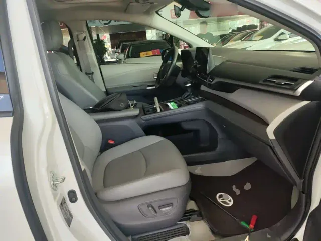 Toyota Granvia — Фото автомобиля 24