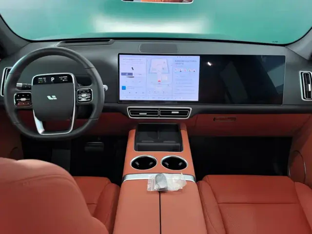 Li Auto L7 — Фото автомобиля 12