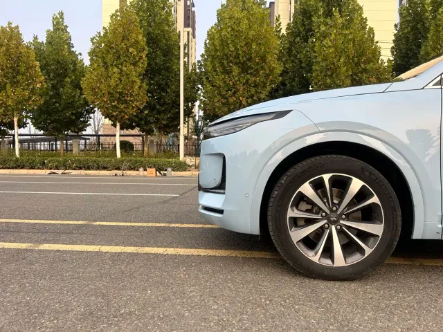 Li Auto ONE — Фото автомобиля 19