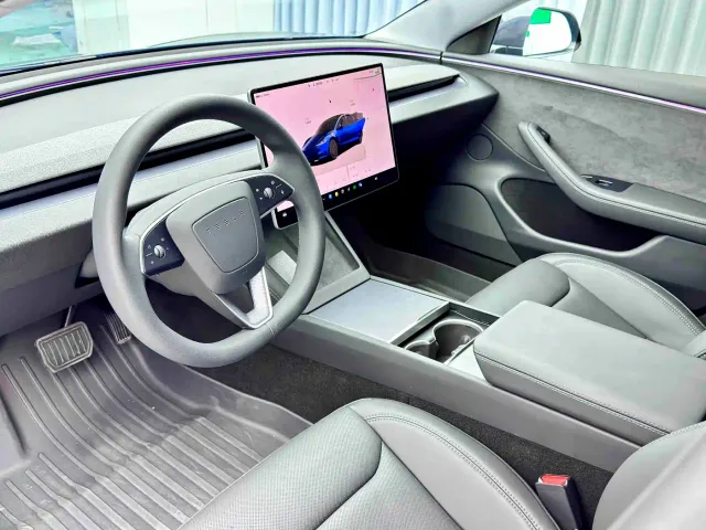 Tesla Model 3 — Фото автомобиля 9