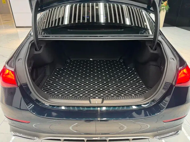 Mercedes-Benz E-Class — Фото автомобиля 15