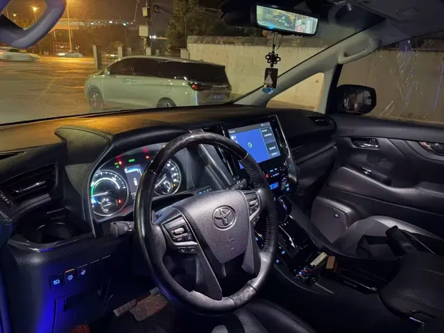 Toyota Vellfire — Фото автомобиля 3