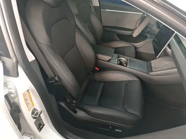 Tesla Model 3 — Фото автомобиля 24