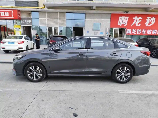Changan Eado — Фото автомобиля 3