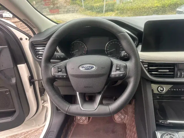 Ford Escape — Фото автомобиля 18