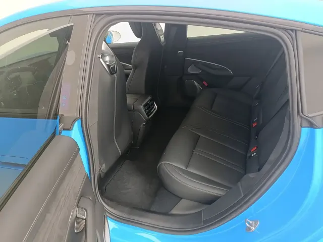 Xiaomi SU7 — Фото автомобиля 12
