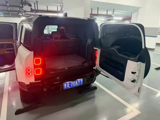 Land Rover Defender — Фото автомобиля 5